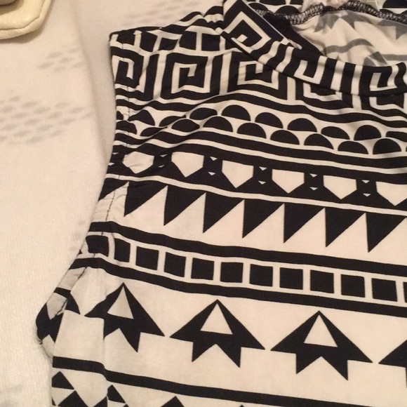 Crop top - Picture 2 of 3